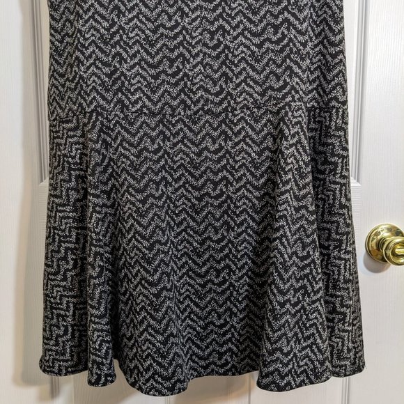 Antonio Melani Black & Gray Chevron Sleeveless Sweater Midi Dress - size 14 - Picture 8 of 12